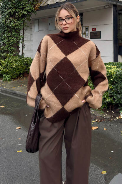 Bej Dik Yaka Bakalava Desen Kadın Triko Kazak - SWİST