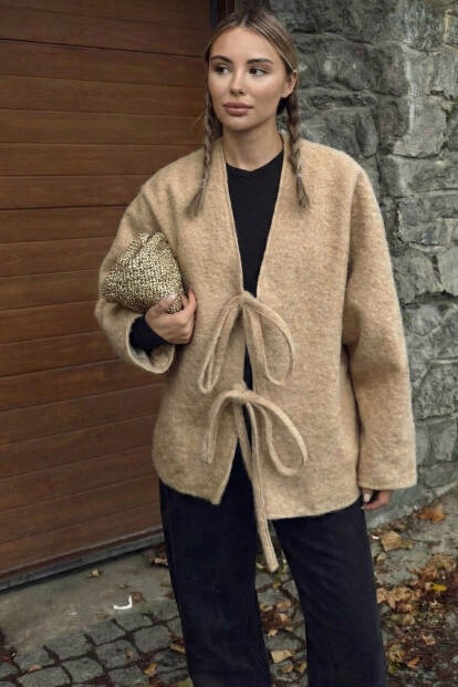 Bej Oversize Bağlama Detaylı Kadın Yün Kaşe Ceket - SWİST
