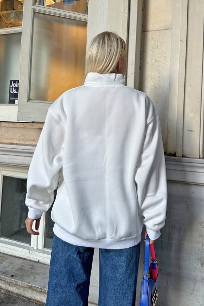 Beyaz Dik Yaka Fermuarlı NYC Nakışlı İçi Polarlı Kadın Sweatshirt - 5