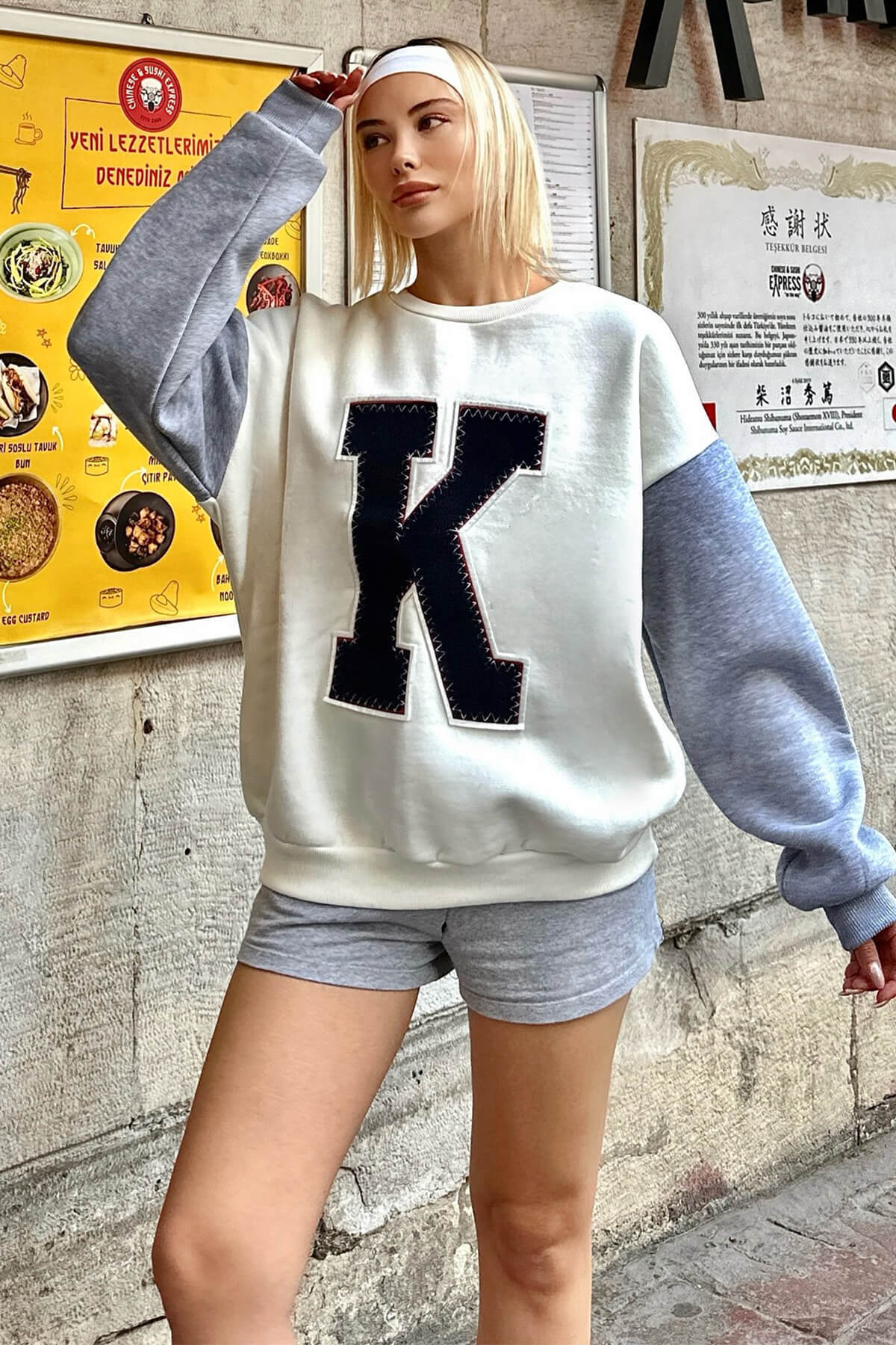 Beyaz Gri Garnili K Nakışlı İçi Pamuklu Kadın Sweatshirt