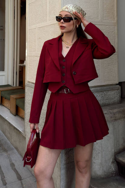 Bordo Blazer Crop Ceket-Yelek- Kemerli Pileli Mini Şort Etek 3’lü Dokuma Kadın Takım 