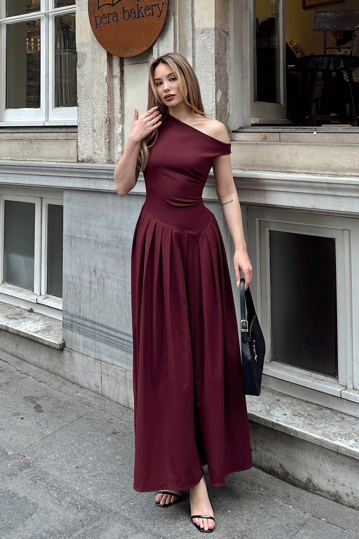 Bordo Verev Yaka Asimetrik Bel Pileli Kadın Midi Elbise - SWİST (1)