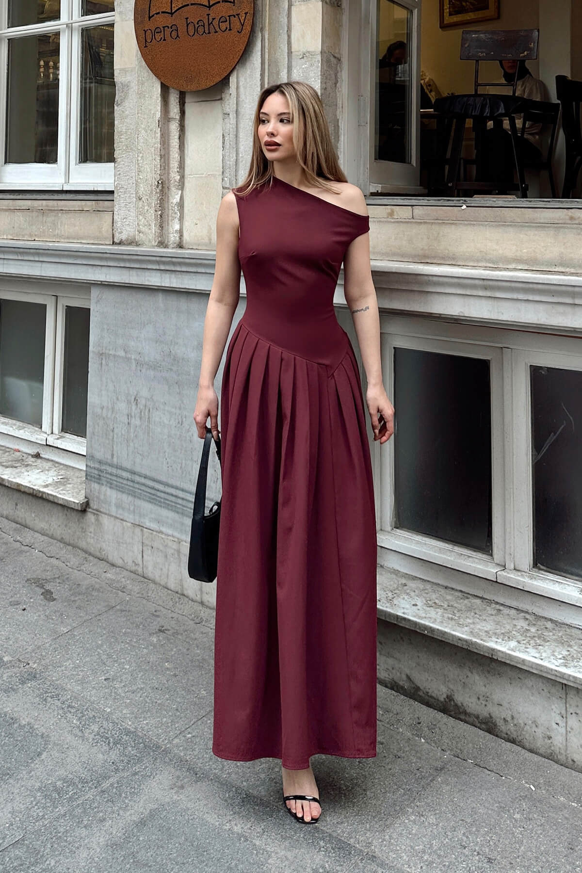 Bordo Verev Yaka Asimetrik Bel Pileli Kadın Midi Elbise - SWİST (2)