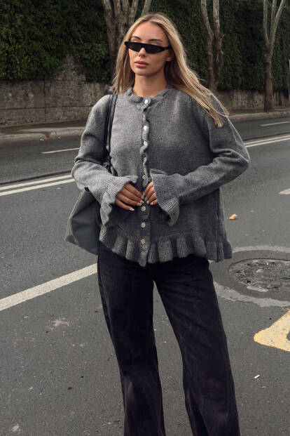 Füme Bisiklet Yaka Fırfır Detaylı Düğmeli Kadın Triko Hırka - SWİST