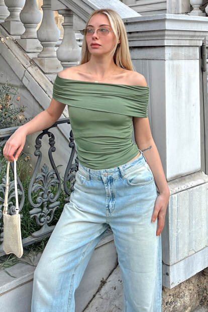 Haki Devon Madonna Yaka Kadın Crop Bluz 