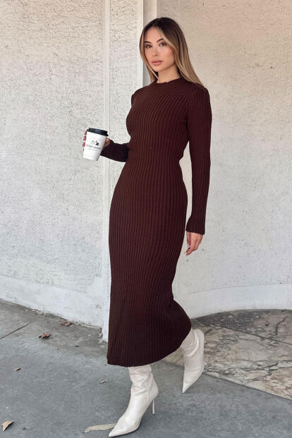 Kahverengi Bria Bisiklet Yaka Kadın Kalın Triko Midi Elbise - SWİST