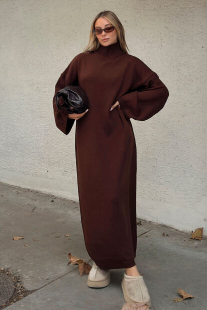 Kahverengi Daly Yarım Balıkçı Oversize Kadın Triko Midi Elbise - SWİST