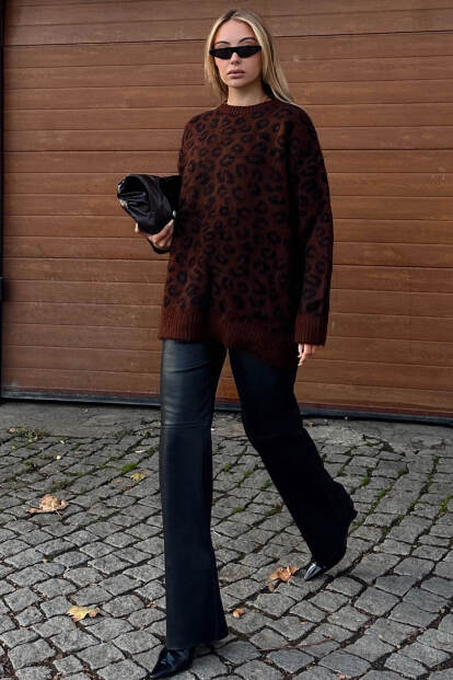 Kahverengi Gez Bisiklet Yaka Leopar Desenli Kadın Triko Kazak - SWİST