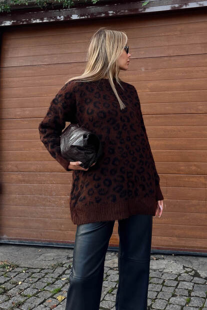 Kahverengi Gez Bisiklet Yaka Leopar Desenli Kadın Triko Kazak - SWİST (1)