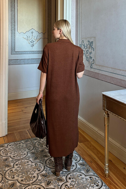 Kahverengi Jess Polo Yaka Çift Yırtmaçlı Relaxed Kadın Midi Elbise - 5