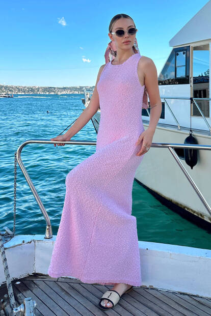 Pembe Bisiklet Yaka Kabartma Detay Kadın Triko Midi Elbise - SWİST