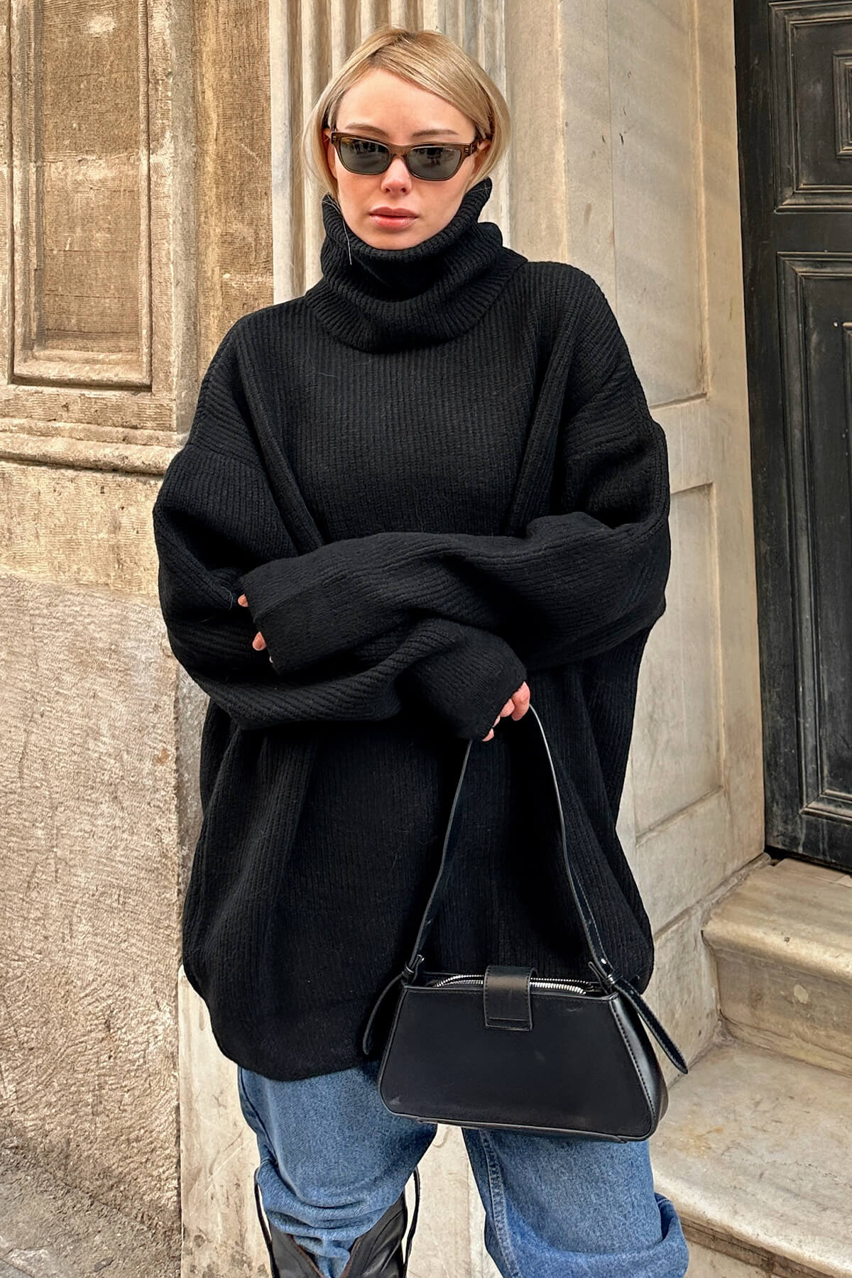 Siyah Balıkçı Yaka Oversize Long Örgü Kadın Triko Kazak