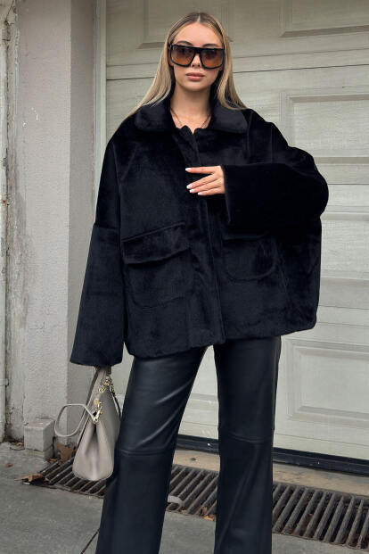 Siyah Çift Kapak Cepli Çıt Çıt Kapama Tay Tüyü Oversize Kadın Mont - SWİST