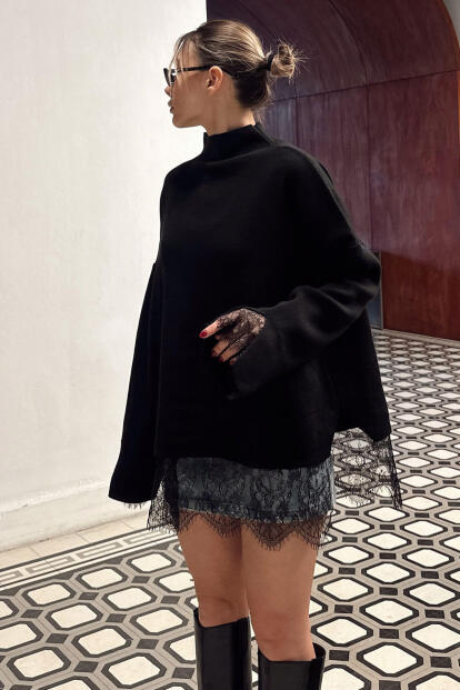 Siyah Dantel Detaylı Dik Yaka Kadın Triko Kazak - SWİST