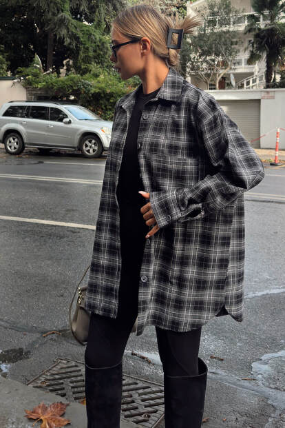 Siyah Ekoseli Tek Cepli Rahat Kesim Kadın Oduncu Gömlek - SWİST