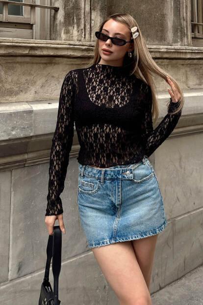 Siyah Kabartmalı Transparan Dantel Detay Kadın Crop Bluz 