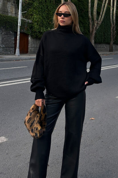 Siyah Manşet Detaylı Yarım Balıkçı Kadın Triko Kazak - SWİST