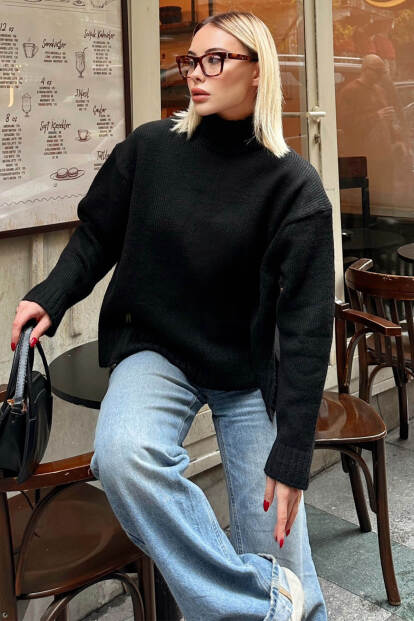 Siyah Yan Yırtmaçlı Basic Yarım Balıkçı Reglan Kol Kadın Triko Kazak 