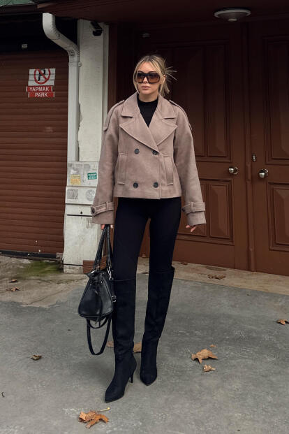 Vizon Kruvaze Apoletli Manşet ve Cep Detaylı Kadın Crop Kaşe Mont - SWİST (1)