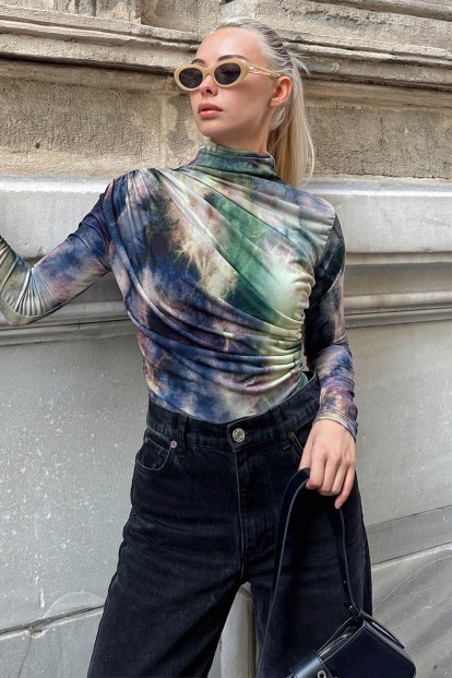 Yeşil Batik Desen Yarım Balıkçı Omuz ve Bel Drapeli Kadın Bluz Crop 